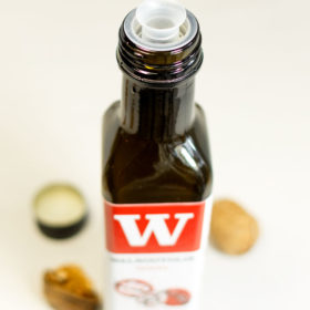 walnootolie schenkdop fles. Augustin's Amsterdam Augustins Walnootolie intens regulier mild licht biologisch